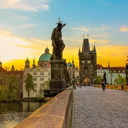 New Town 5' Walk To Wenceslas Square * Πράγα